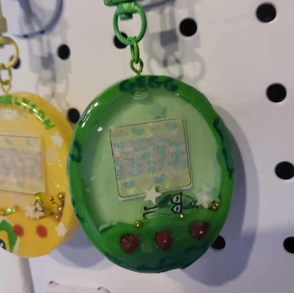 Handmade Resin MCYT QSMP Tamagotchi Shaker Charm Keychain - Picture 8 of 8